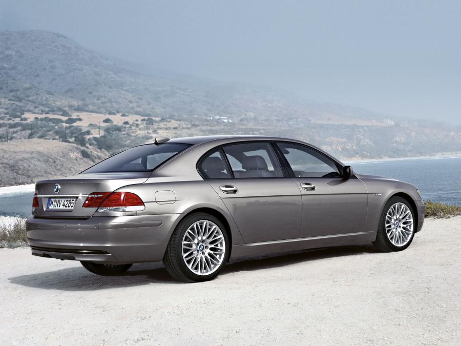  BMW 760Li (E66) 2005 года  (фото 16 из 21)